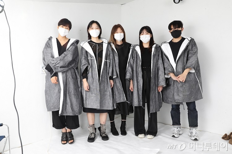 옷 위에 입는 옷, 포스트 코로나 시대 ‘유써니*프로젝트’의 지속가능한 의생활 제안