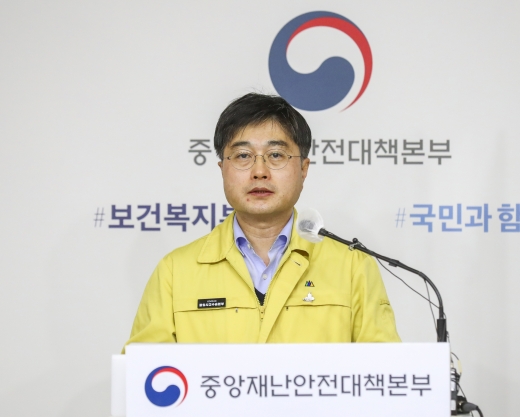 정부 7주간 300~400명대 지속…봄철 4차 유행 우려