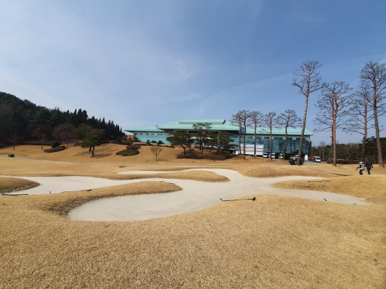 [골프장 탐방]금강장송 도열한 티잉그라운드, 솔모로CC