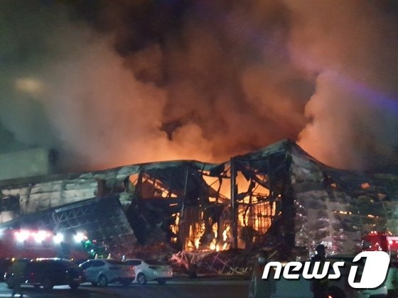 천안 과자공장 초코동에 불…완제품 태우고 10시간 만에 진화