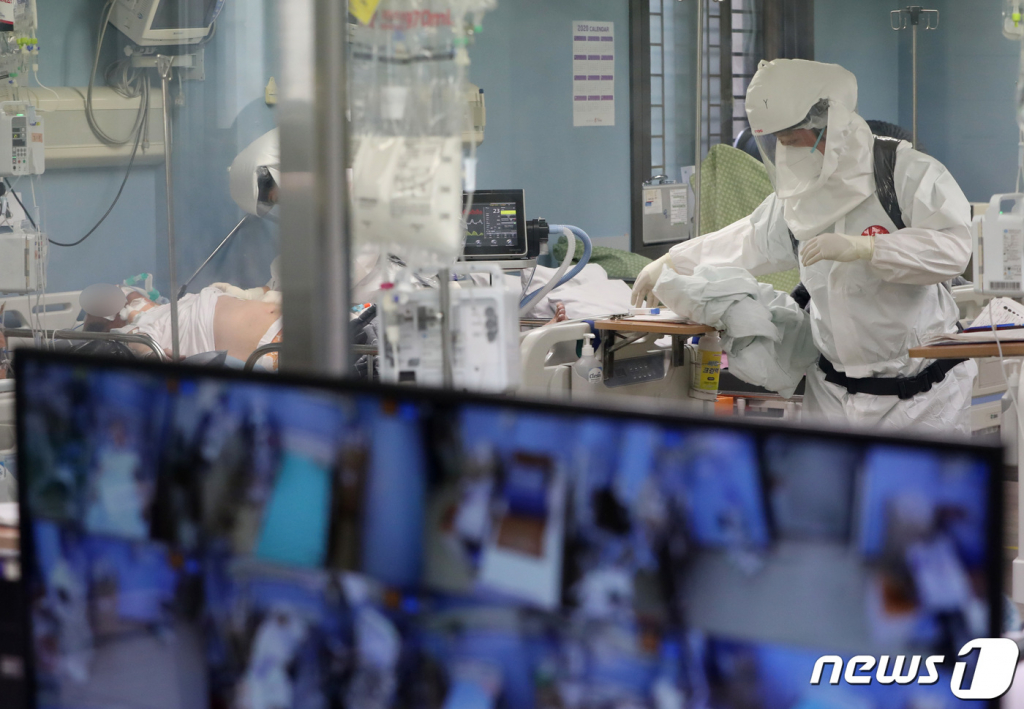 독감 예방주사 맞고 코로나 걸린 사람, 중환자실 덜 갔다
