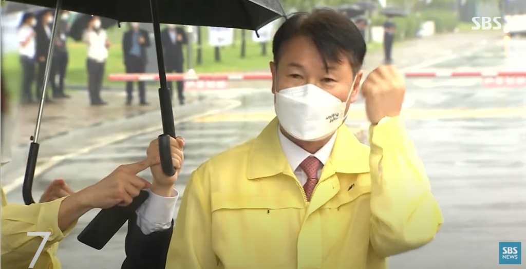 끝나지 않는 황제의전 논란…기자갑질, 고위직 위력, 그리고 野내로남불