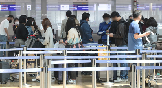 거리두기는 해제됐지만… 아직 웃을 수 없는 여행 관련주