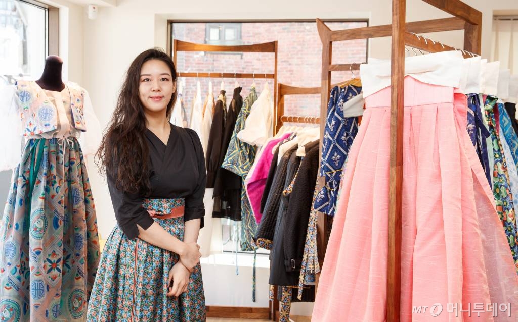 한복과 소주는 어떻게 힙해졌나…가장 국제적인 MZ세대의 역설
