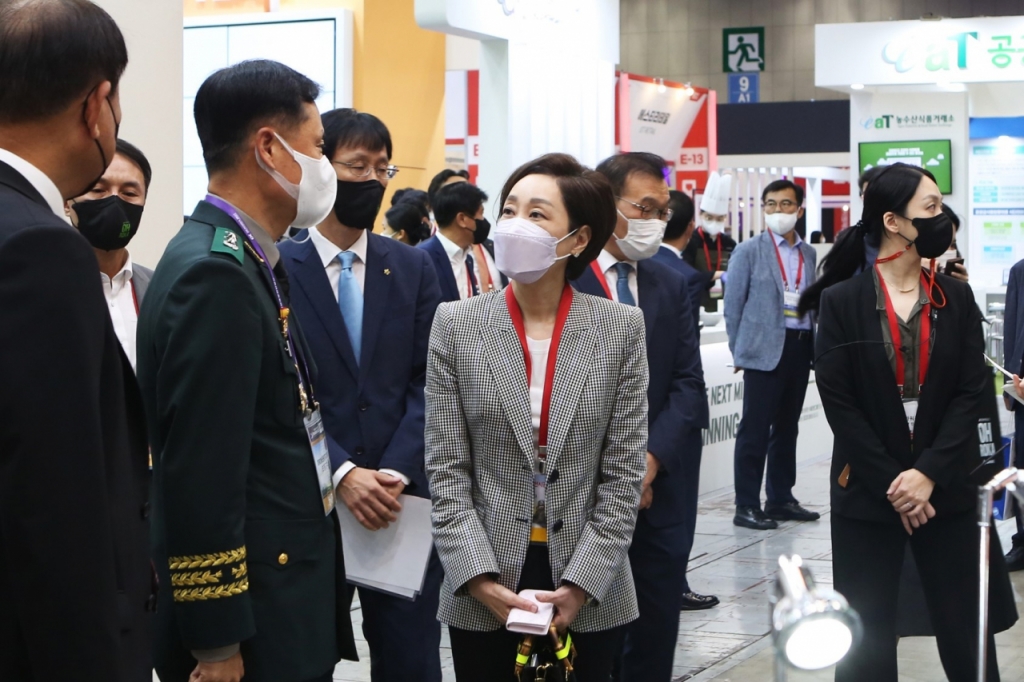 軍급식 집중하는 아워홈…구지은 부회장 DX KOREA 2022 등장