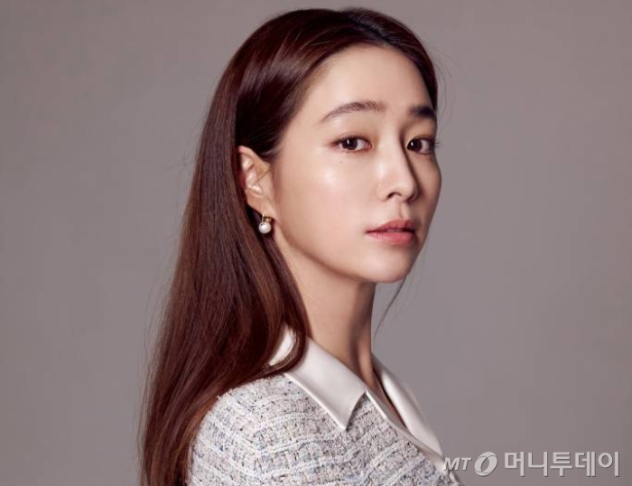 이민정, '이병헌 절친' 권상우와 저돌적 키스신…"아들 볼까 걱정"