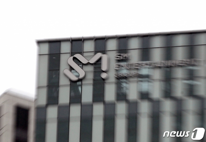 쩐의 전쟁 끝 SM 품은 카카오…글로벌 광야서 넥스트 레벨 연다
