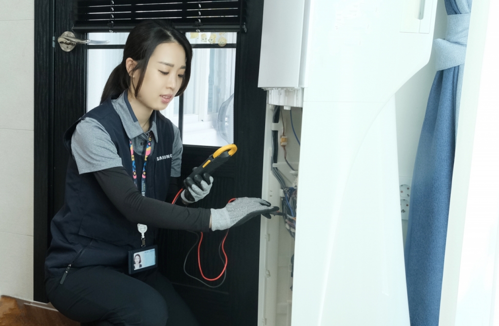 몸집 2배 냉장고 수리도 척척…어디 보자팔짱낀 고객도 녹였다