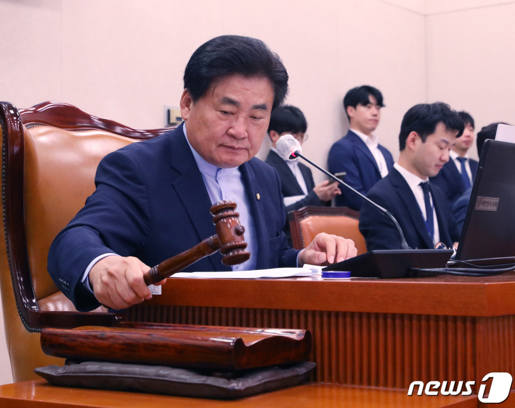 野, '日오염수 방류 철회 결의안' 농해수위 강행 처리…與는 퇴장