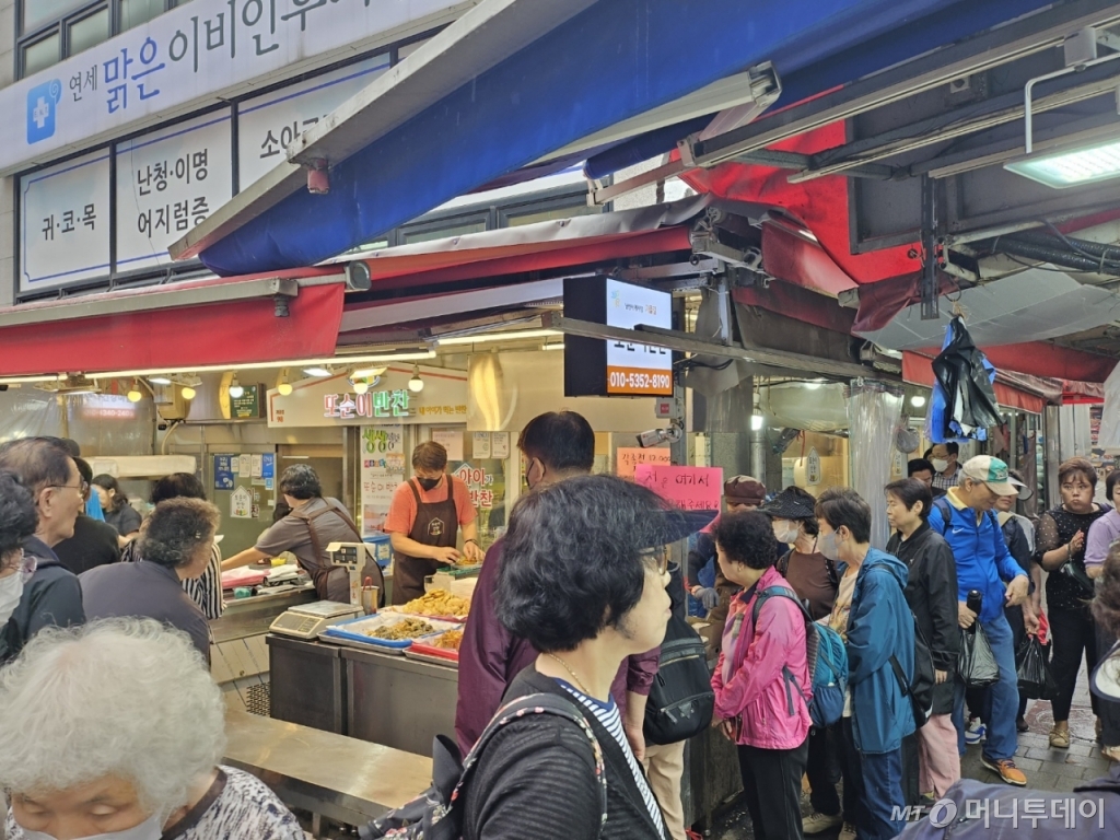 추석음식 안 만들래 선언한 엄마들 많아졌네…전통시장 가보니[르포]