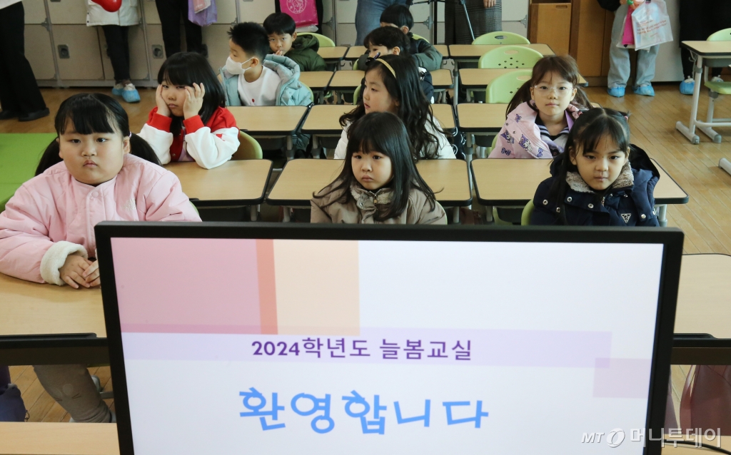 늘봄 인력 못 구해 결국 교사가..전국 80여건 문제 사례 잇따라