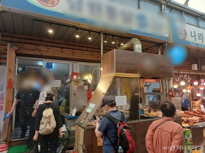 치킨값 3만원, 그 돈 내고 시키긴 싫어…시장 통닭에 줄 선 서민들