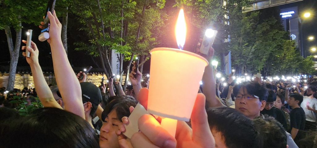 항암 못 하는 건 정부 탓…촛불 든 의사들, 의료 사망 선고 집회