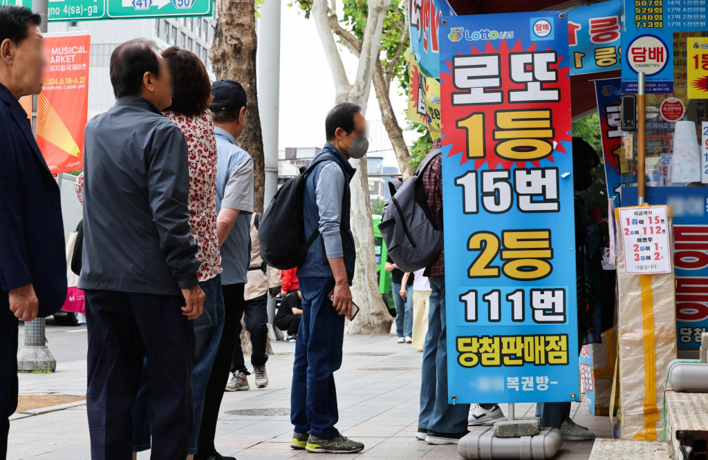 1등만 52번째 로또 명당 매출 깜짝…당첨확률 진짜 높을까 [딥THINKING]