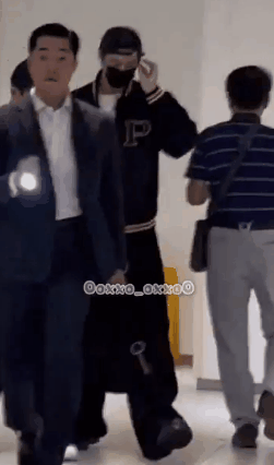 [더영상] 아이도 있는데 식당서 담배 피운 중국여성…변우석 공항 황제 경호