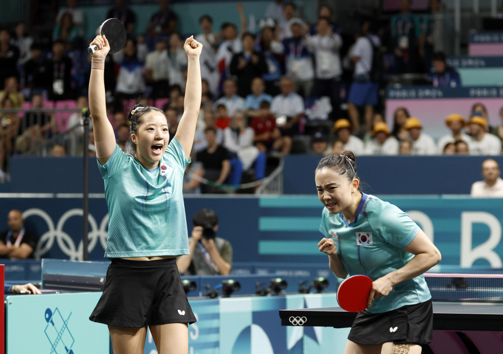 동메달 딴 삐약이와 언니들, 환호하며 폴짝폴짝…16년 만의 쾌거
