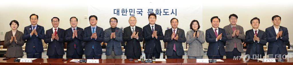 유인촌 대한민국 문화도시 13곳 다니면서 자원봉사 하겠다