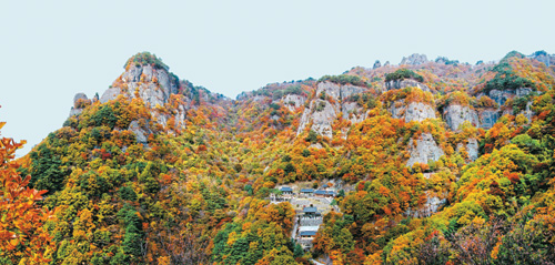 경북 봉화 청량산, 낙동강이 휘감은 `작은 금강산`   