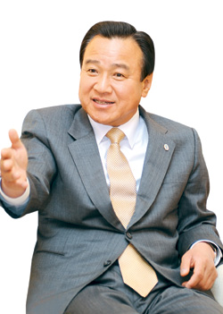 이완구 충남지사, `지구 5바퀴` 거리 돌며 45조 투자유치