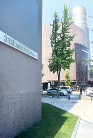 도산공원 앞 갤러리촌으로 변신