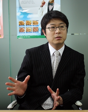 [프랜차이즈 CEO 인터뷰] 핫썬치킨 김동진 대표 “치킨 시장에 콜럼버스의 달걀 세우다”