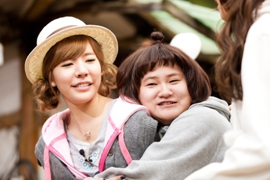 현아-써니, `청춘불패` 1주년 맞아 유치리 깜짝 방문