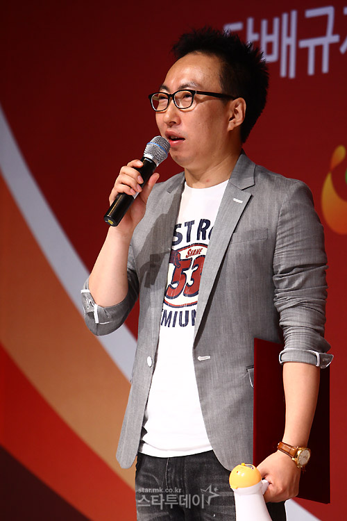 박명수, 후배 개그맨 권영기 가수데뷔 돕는다