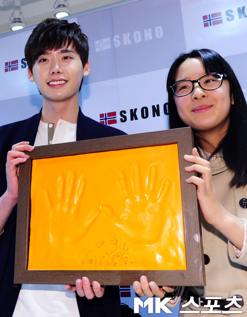 [mk포토] 이종석, `핸트프린팅, 멋지죠?`