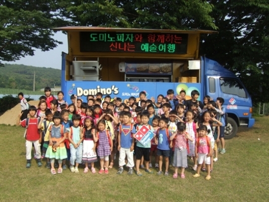 도미노피자 `파티카`, 갓 구운 피자 나누는 착한 자동차