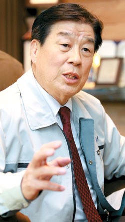 30년간 중고생 3000명 도운 기업인