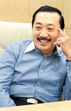 큰 부자는 神이 내리는 것…레저·쇼핑몰사업 집중