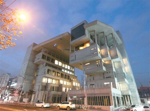 [Home & Design] 빛과 바람과 사람을 잇는 `오작교`