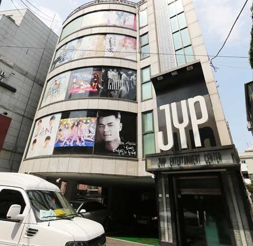 [엔터사 탐방] 수지-2PM 합친 JYP, 지난해 실적 `반토막`…이유가?