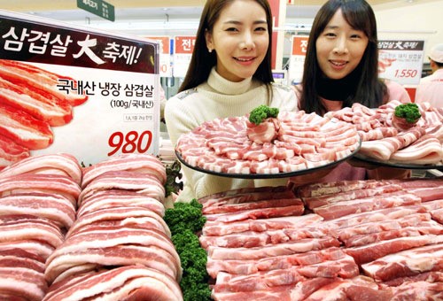 [포토] 롯데마트, `삼겹살 데이` 맞아 최대 45% 할인 판매