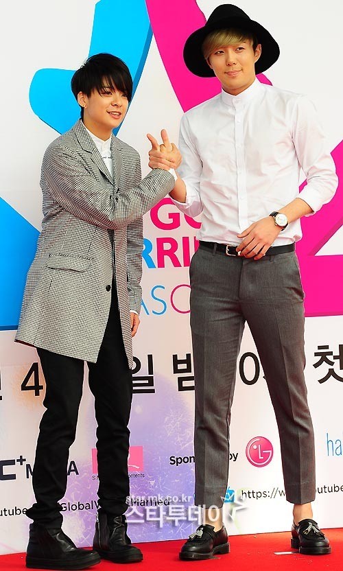 [포토] `우결-세계편` MC, 엠버와 소룡!