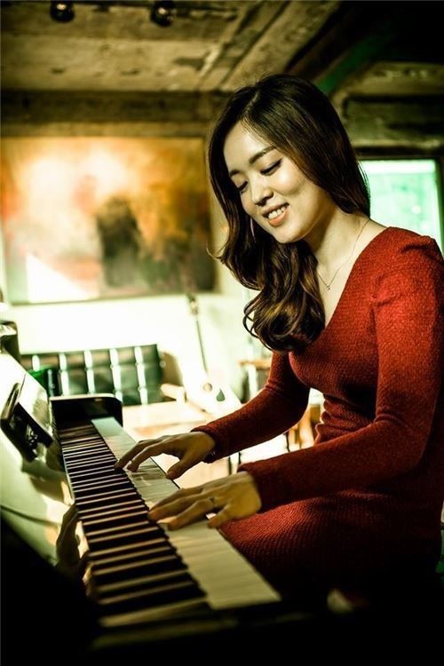 스패로우 보컬 박진영, 솔로가수 모하로 변신