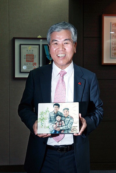 이상춘 에스씨엘(SCL) 회장 | 나눌 수 있을 때 행복하다 “나누는 게 곧 富者 되는 길입니다”