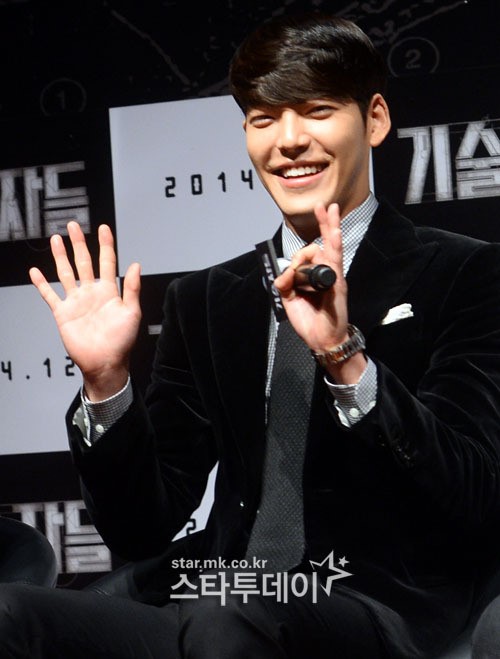 ‘기술자들’ 김우빈 “난 셀카 기술자…카메라를 지그시” 폭소