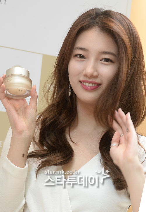 [포토]수지, `명품 피부의 비결은?`