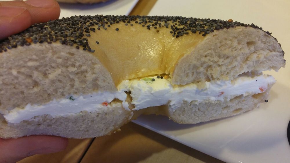 베이글 먹으니 뉴욕에 온 듯한 기분, 이 맛이야!