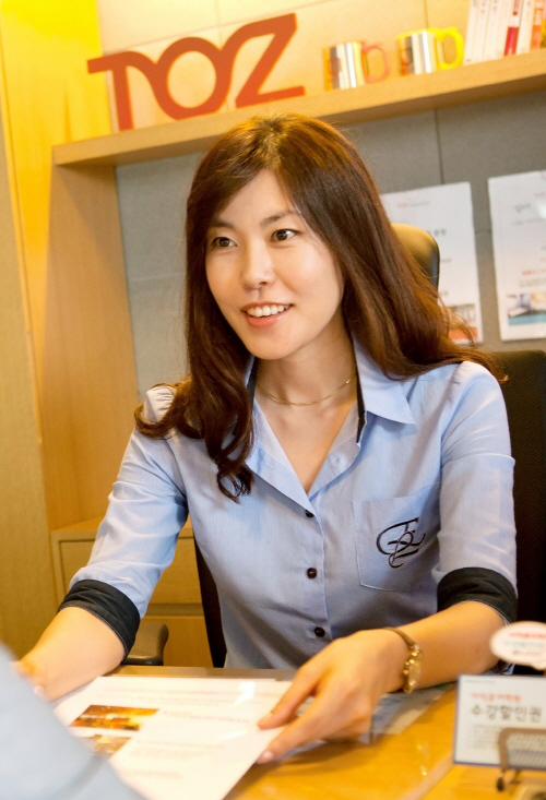 40대女, 목동 엄마들 쫓아다니며 나눠 준 책자가…