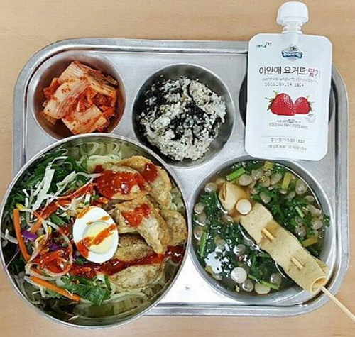 급식으로 ‘탄두리 치킨·폭립치즈퐁듀’ 나오는 학교…비결은?