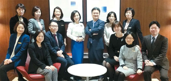 [Brand Story] 터치스크린서 금융상품 고르고…14명 PB군단이 자산상담