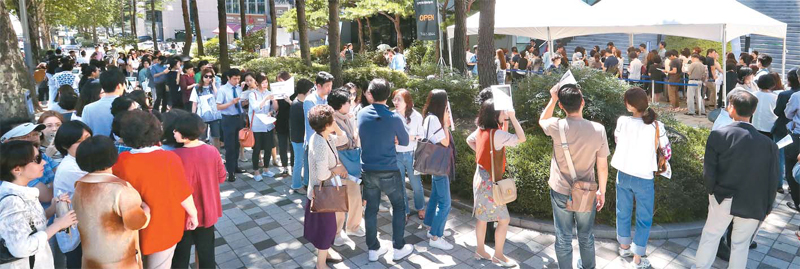 [포토] 몸값 낮춘 신반포센트럴자이 `북적`