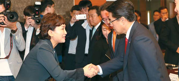 김현미 장관 첫 업계 간담회 건설, 신성장 사업으로 질적 성장해야