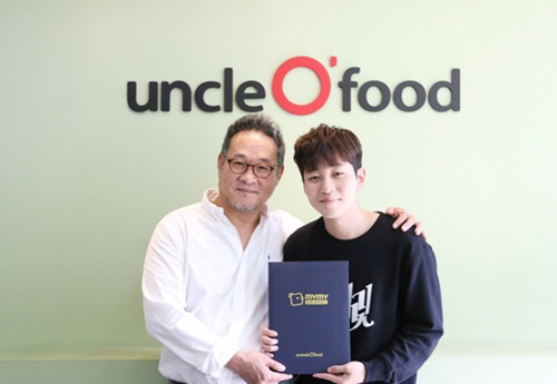 `건강 치킨` 떠오른 마이마이치킨, 가수 딘딘 지분 투자 받아