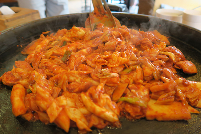 춘천 원조 맛집 뛰어넘는 일산 `명동1번지 닭갈비`
