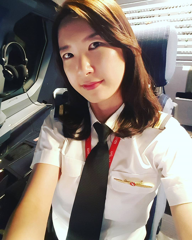 하늘을 나는 당당한 그대 한국 여성 조종사의 도전 
