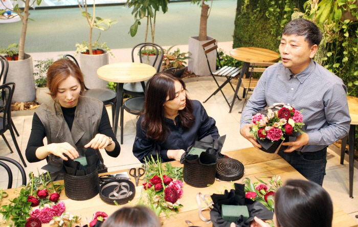 롯데자산개발 부모님께 드릴 `플라워 기프트` 만들어요