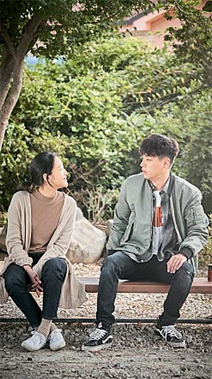 [영화 리뷰] 박정민·김고은 주연 `변산`…남루한 현실을 위로하는 꿈